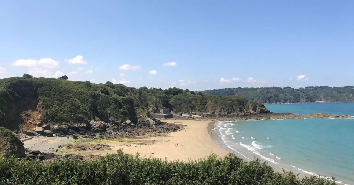 MAISON classée 4 étoiles tout confort avec espace détente privé accès à la plage à pied Tréveneuc Extérieur photo